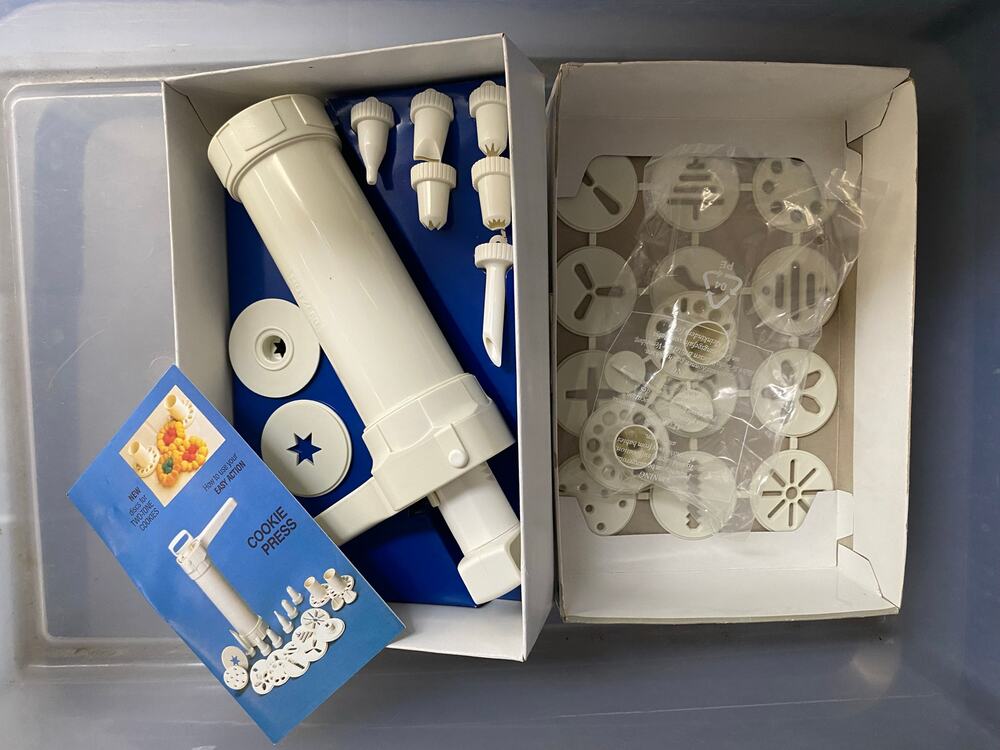 Vintage Hutzler Cookie Press & Food Decorator 23 Pieces Holiday Easy Action